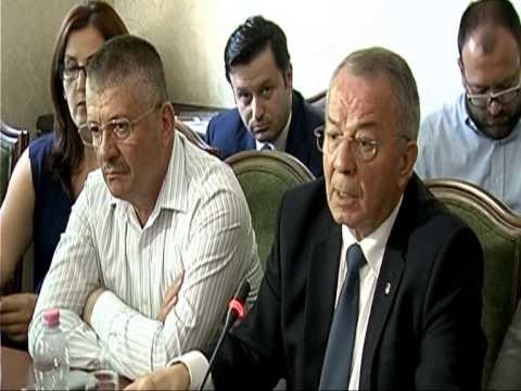 REKTORI I UT DHORI KULE KUNDER DISA PIKAVE NE PROJEKTLIGJIN PER ARSIMIN E LARTE LAJM