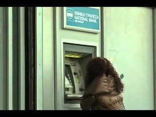 BANKAT GREKE TE MBYLLURA DERI TE HENEN NE 13 KORRIK LIMITI 60 EURO NE DITE LAJM
