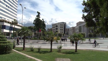 KONFINDUSTRIA: POLITIKAT E FMN, JO TE DREJTA