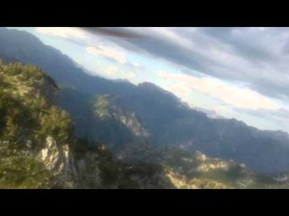 POLICIA ME HELIKOPTERE SHPETON DY TURISTE FRANCEZE QE HUMBEN RRUGEN NE THETH LAJM