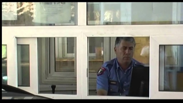 PRANGOSET NJE FEMER TENTOI TE KALOJE NE MENYRE TE PALIGJSHME NE KAPSHTICE 5 PERSONA LAJM