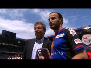 SHKELZEN GASHI NDEROHET ME TROFEUN E LOJTARIT DHE GOLSHENUESIT ME TE MIRE NE ZVICER LAJM