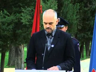 LUMTURIMI I NENE TEREZES TOPI RAMA BERISHA E TOPALLI NE RRUGEN E PAQES LAJM