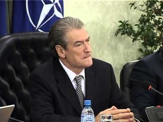 MBLEDHJE QEVERIE BERISHA FLET PER GJYKATEN ADMINISTRATIVE DHE MBETJET LAJM