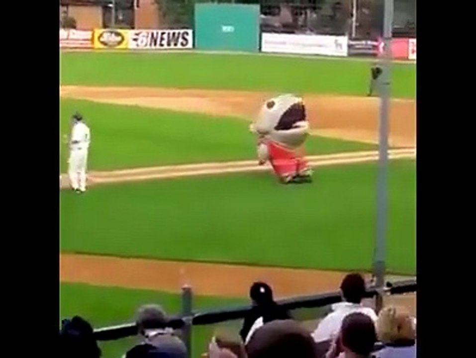 Funny Videos : Mascot
