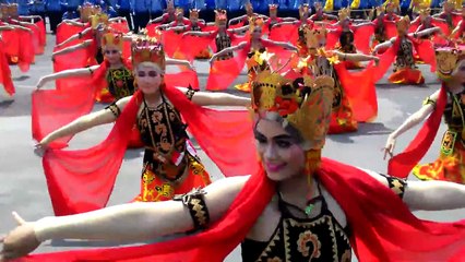 Aksi Memukau 1.200 Penari Gandrung Sewu Banyuwangi