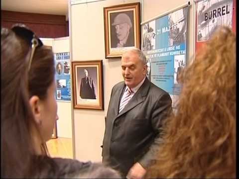 EKSPOZITA FOTOGRAFIKE MIJERA QYTETARE VIZITOJNE EKSPOZITEN NE PRESIDENCE LAJM