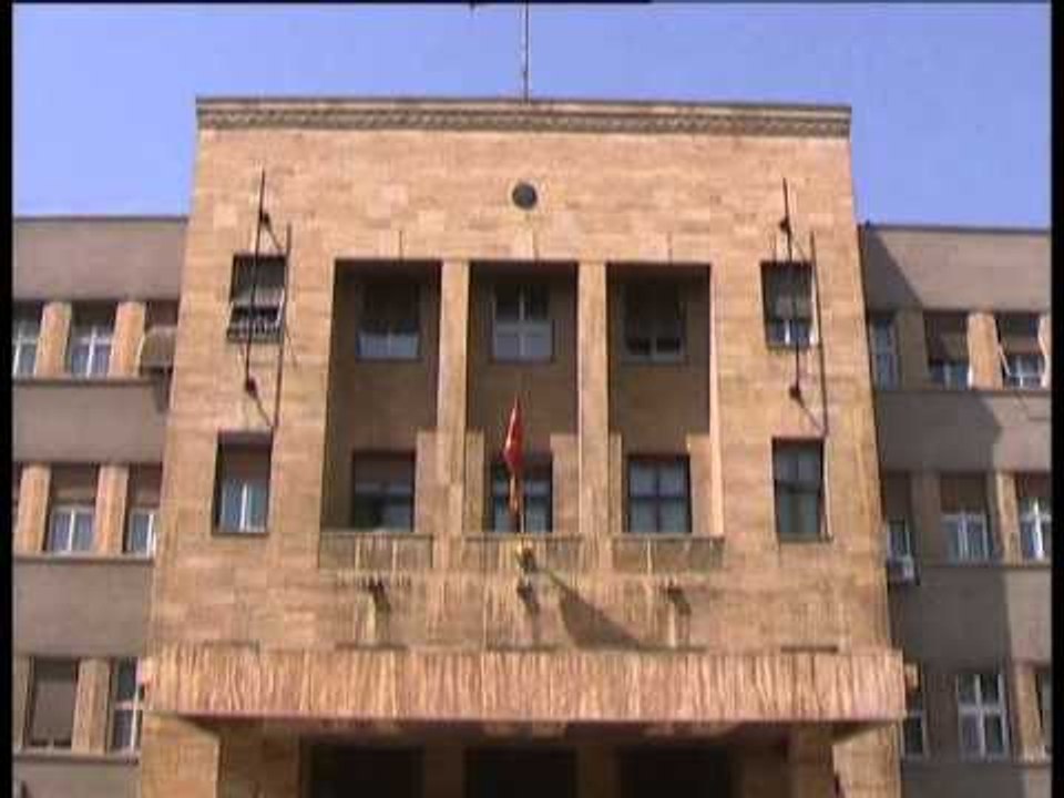 MAQEDONIA NE KAOS OPOZITA MAQEDONE BOJKOTON TAKIMIN PER ZGJEDHJET LAJM