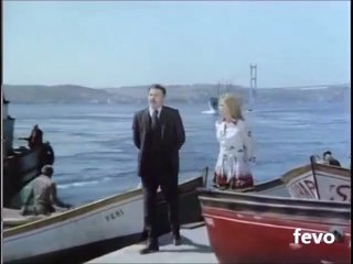 Giannis Parios - Poios na synkrithei mazi sou