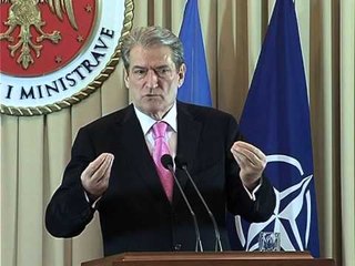 OFERTA E PS BERISHA PRET OFERTEN NE TAVOLINE LAJM
