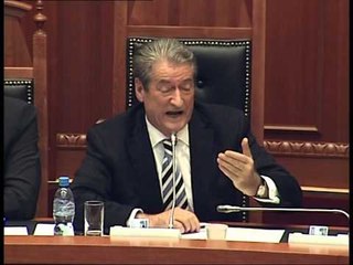 PROSTITUCIONI NE KUVEND SEANCA E BUXHETIT DEGJENERON NE BANALITET LAJM