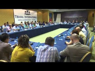 NISHANI KONSULTA PER ARSIMIN E LARTE,TE HENEN TAKIM ME AKADEMIKE DHE PEDAGOGE LAJM
