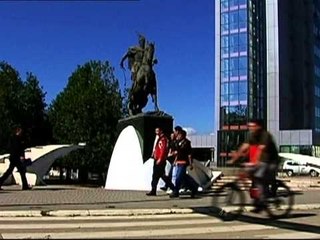 KRASNIQI PRANON PO SHKEL LIGJIN DUKE BERE FUSHATE TE HESHTUR LAJM