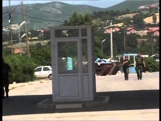 POLICET KOSOVARE RIKTHEHEN NE DETYRE POLICET QE NDALUAN DEPUTETEN VOKSHI LAJM