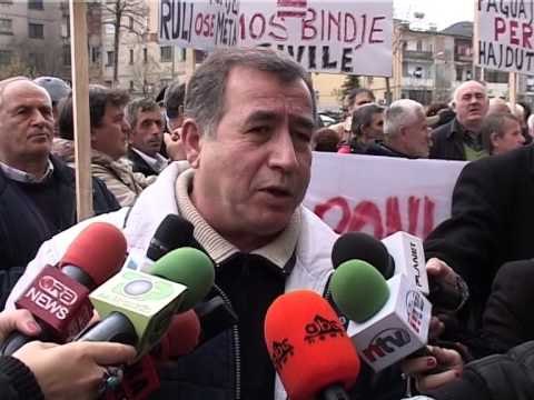 PROTESTA PER ÇMIMIN SHOQERIA CIVILE KUNDER RRITJES SE ÇMIMIT TE ENERGJISE LAJM