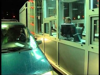 FESTE NE DURRES NE MESNATE PORTI DETAR ESHTE NDRIÇUAR NGA FISHEKZJARRET LAJM