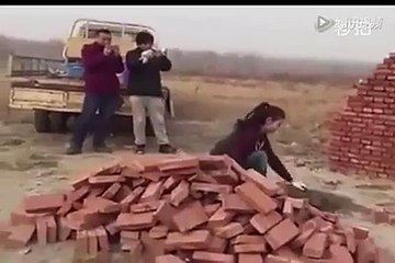 amazing art of girl to construct wall