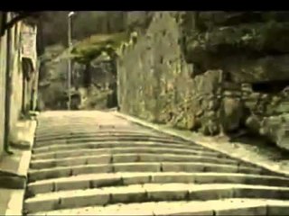 TRAGJEDI NE ITALI VDESIN NENA DHE KATER FEMIJET E SAJ NGA FLAKET LAJM