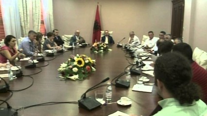 AKADEMIKET, PRESIDENTIT: MOS E DEKRETO LIGJIN PER ARSIMIN E LARTE