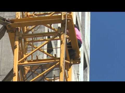 50 VJEÇARI KERCENOI SE DO TE HIDHEJ NGA MAJA E VINÇIT NE QENDER TE TIRANES LAJM