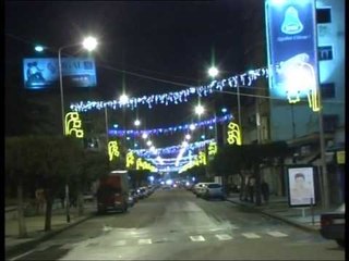 ATMOSFERE FESTE ZBUKUROHEN QYTETET E TE GJITHE SHQIPERISE LAJM