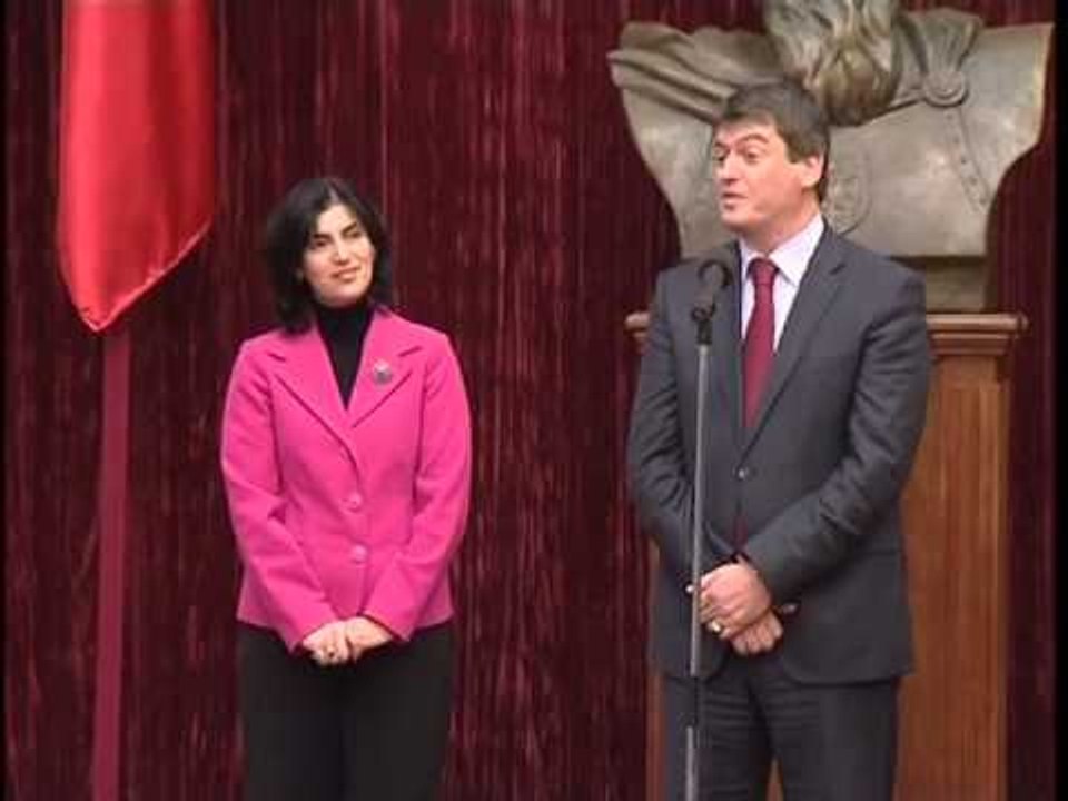 FESTAT E FUNDVITIT TOPI FESTON DHE NDAN DHURATA PER FEMIJE E TE MOSHUAR LAJM