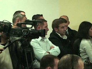 AMBASADORI I SHBA DELL KERKON QEVERI ME DUAR TE PASTRA NE KOSOVE LAJM