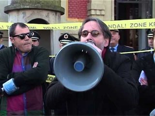 META IK MJAFT NE PROTESTE PERPARA MINISTRISE SE EKONOMISE LAJM