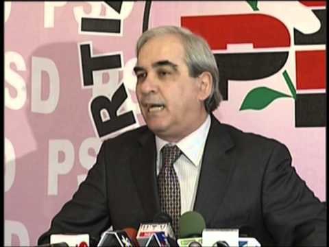 GJINUSHI BEN THIRRJE TE GJITHE NE PROTESTE PER PASTRIMIN E POLITIKES SHQIPTARE LAJM