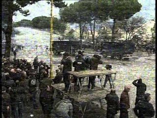 PERLESHJE NE BULEVARD POLICIA ME GAZ LOTSJELLES KUNDER DEMONSTRUESVE LAJM