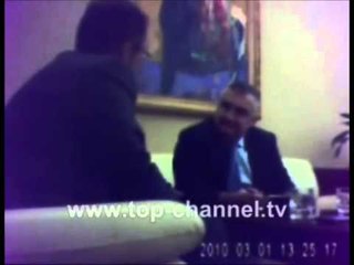 VIDEOSKANDALI I LSI “FIKS FARE” SHFAQ NJE VIDEO PAZARESH MES METES DHE PRIFTIT LAJM