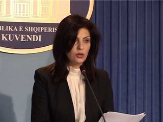 KRYETARJA E KUVENDIT RAMA I VRAU DEMONSTRUESIT DHE PASTAJ I QAU LAJM