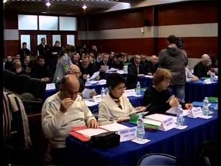 DEBATE NE ELBASAN KESHILLTARET DEMOKRATE NUK MBAJNE ZI PER TE VRARET LAJM