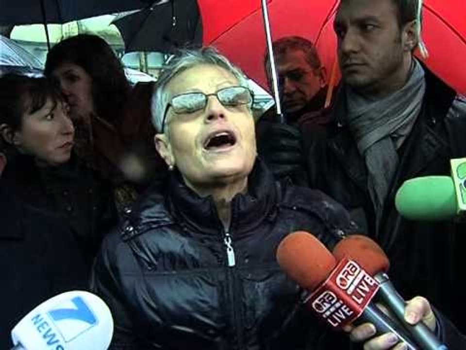 PROTESTE TE POLICIA FAMILJARET KERKOJNE LIRIMIN E TE ARRESTUARVE LAJM