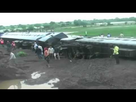 DALIN NGA SHINAT DY TRENA NE INDI NGA PERMBYTJET,30 TE VDEKUR DHE 100 TE PLAGOSUR LAJM