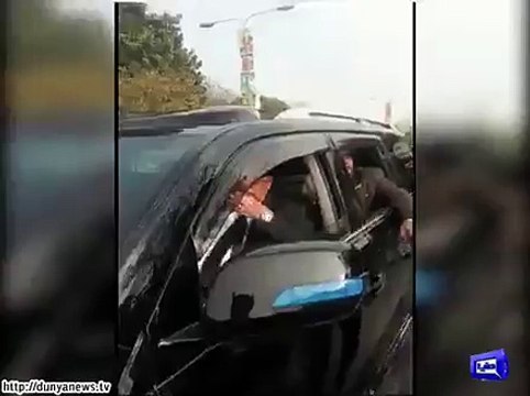 PTI workers raise slogans against Zafar Ali Shah, chant 'Go Nawaz Go'