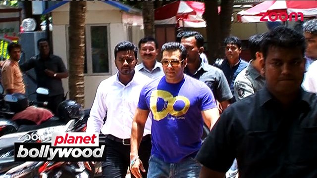 Vivek Oberoi AVOIDS question on Salman Khan - Bollywood News