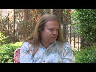 REGJISORI ANDAMION MURATAJ SJELL NJE FILM PER DOSJET E KOMUNIZMIT NE SHQIPERI LAJM