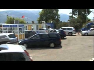 RADHE TE GJATA NE PORTIN E VLORES,EMIGRANTET KTHEHEN PER PUSHIME NE SHQIPERI LAJM
