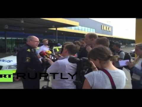 2 TE VRARE E NJE I PLAGOSUR NGA NJE SULM ME THIKE NE NJE QENDER TREGTARE NE SUEDI LAJM