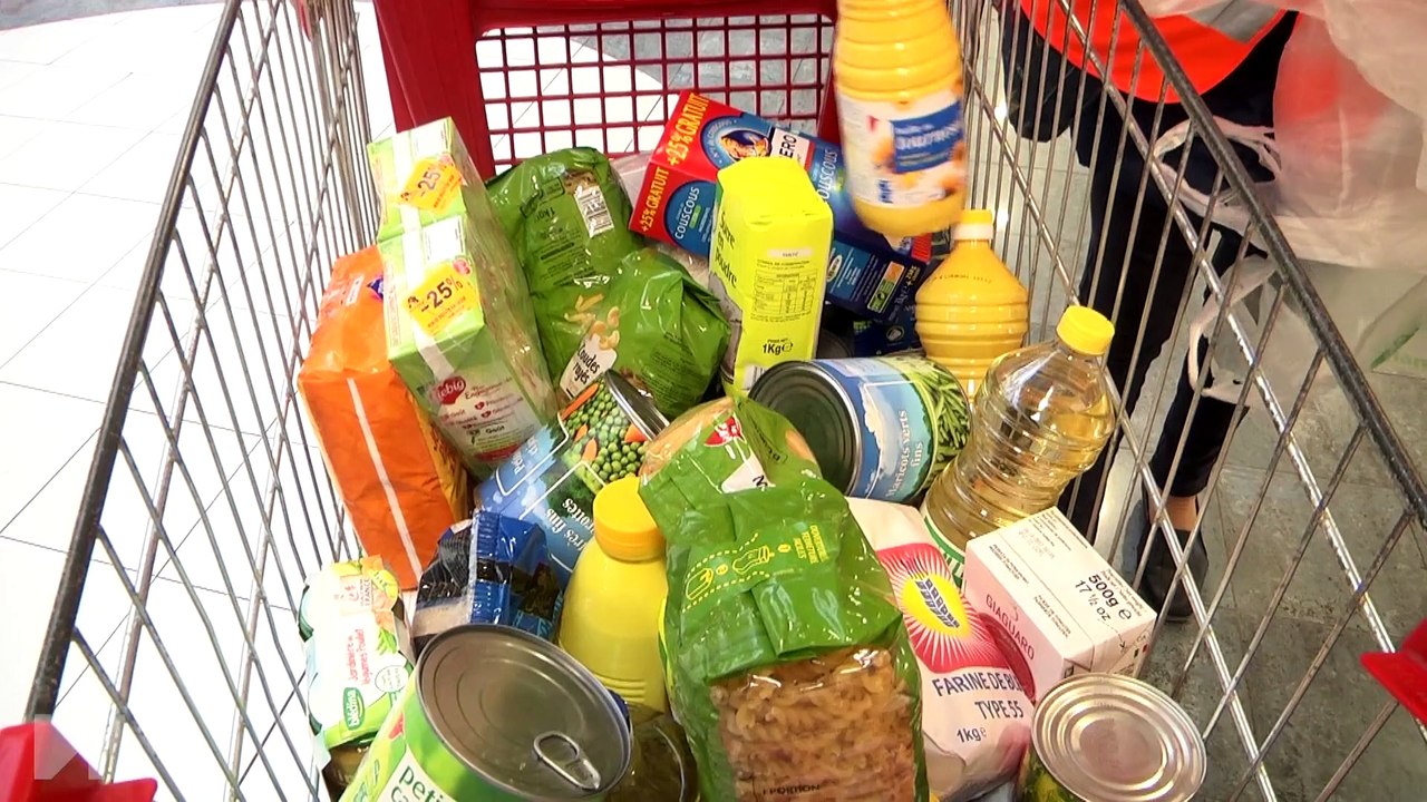 La collecte du Secours Populaire à Auchan