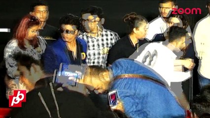 Shah Rukh Khan refrains from dancing due to his injury - Bollywood News