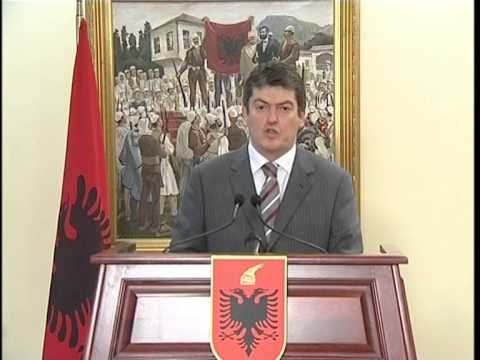 APELI I PRESIDENTIT PALET TE PEZULLOJNE DEMONSTRATAT TE NISE DIALOGU LAJM