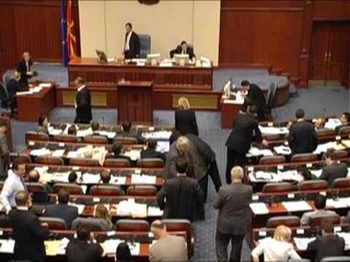 ERA TV MAQEDONI LSDM BRAKTIS PARLAMENTIN NE SHENJE PROTESTE LAJM