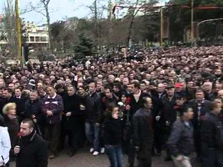 REAGON BASHKIA NUK DOREZOJME ARMET, KERKESA E PABAZUAR NE LIGJ LAJM