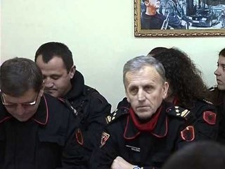 GARDISTET NE PROKURORI MERREN NE PYETJE,2 NE PRANGA,4 LIHEN TE LIRE LAJM