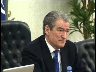 DEBAT NE QEVERI BERISHA HEQ TAKSEN PER MAKINAT,KUNDERSHTON BODE LAJM