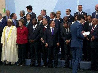 COP21: appels à sauver la planète à l'ouverture de la conférence climat (2)