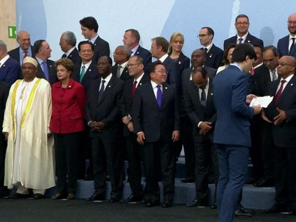 COP21: appels à sauver la planète à l'ouverture de la conférence climat (2)