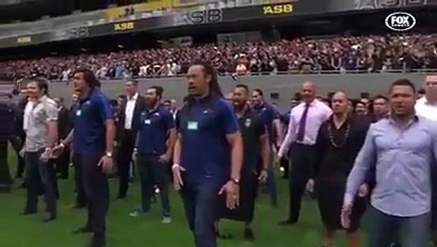 Haka émouvant : les anciens co-équipiers de Jonah Lomu lui rendent hommage
